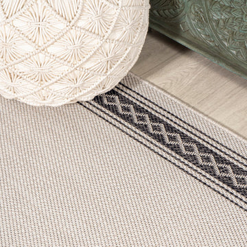 Lucia Classic Diamond Border Indoor/outdoor Area Rug